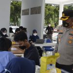 Warga Antusias Jalani Vaksinasi Polrestro Bekasi Kota Di Alun-Alun Hasibuan