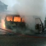 Mobil Elf Angkutan Karyawan Ludes Terbakar