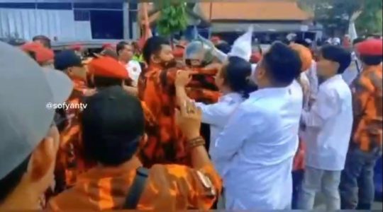 Pendaftaran Bacaleg Depan KPU Kabupaten Bekasi Kisruh